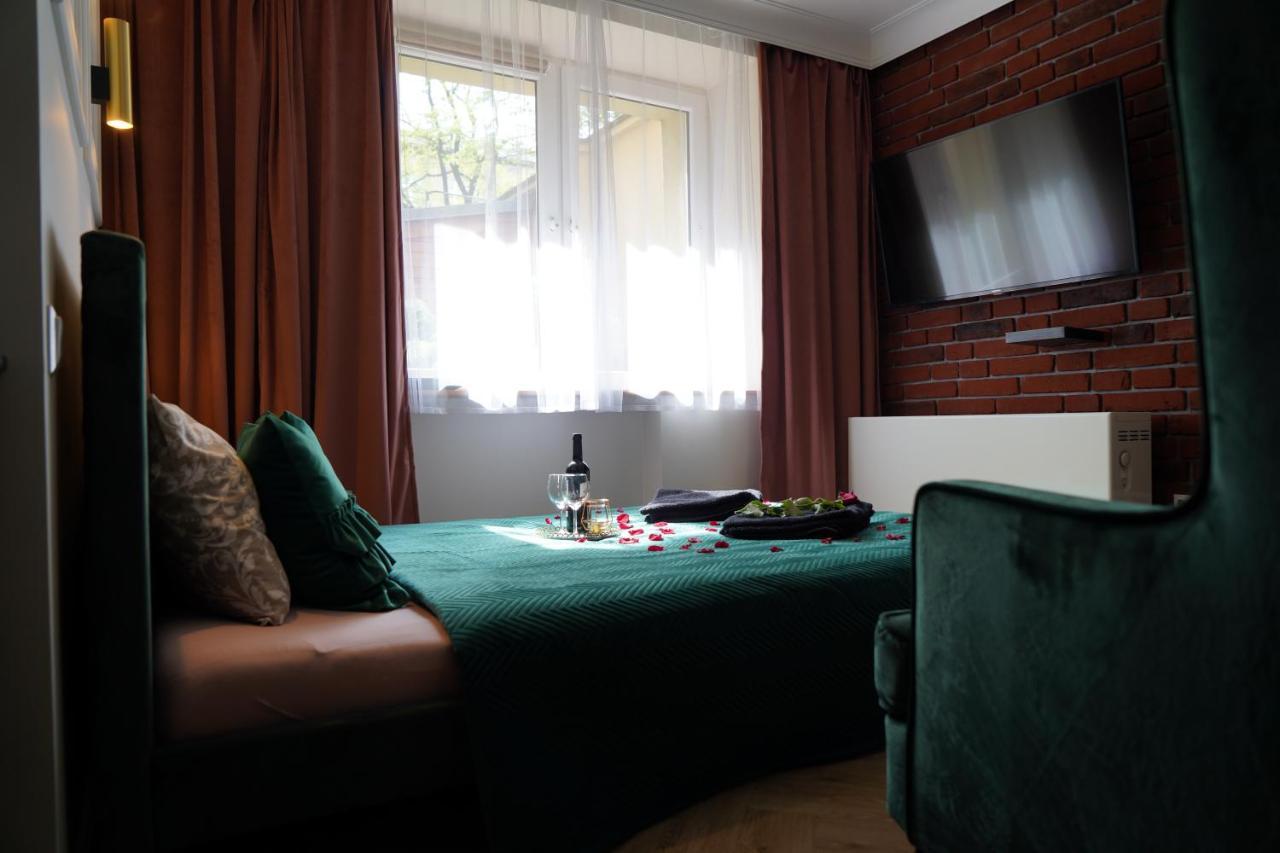 Jacuzzi Spa Apartments Krasków Exterior foto